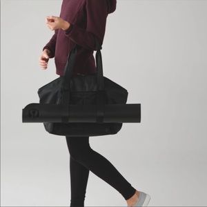 Lululemon Yin Time black gym bag